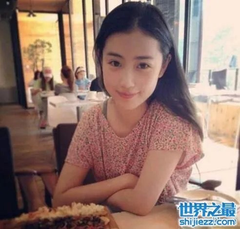 西南石油大学炒饭西施，长相酷似阿娇生意爆好 
