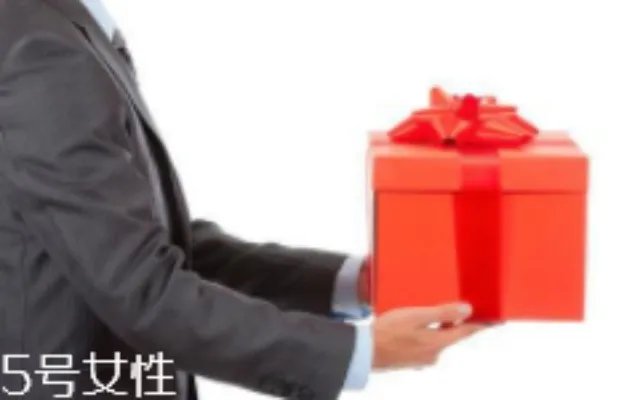 给领导送礼怎么说合适?真诚并且要注意分寸
