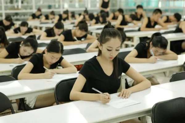 20年全国艺考报名人数达到117万，和往年相比如何？