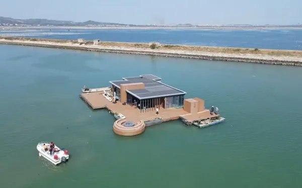 网红海上酒店已停用并被拖离海域，原因是什么？
