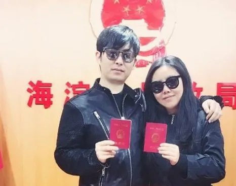 纪敏佳结婚了吗？
