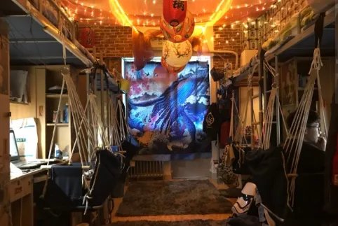 男生将寝室改成居酒屋，是怎么回事？