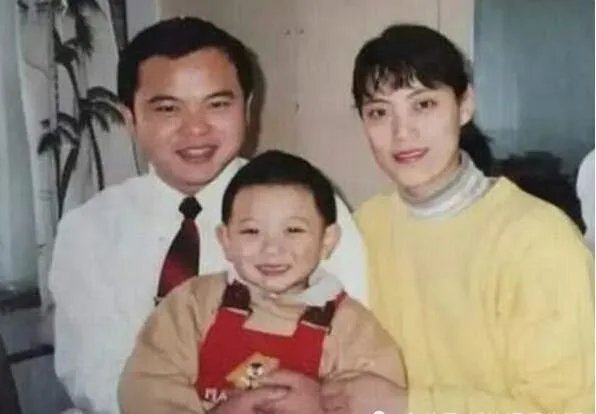 黄子韬八月曾为父祈福,其父患病是否早有征兆