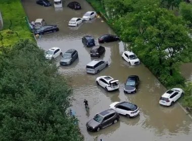 郑州一小区暴雨中倒下一堵墙,维修费129万,这个价格是否合理?