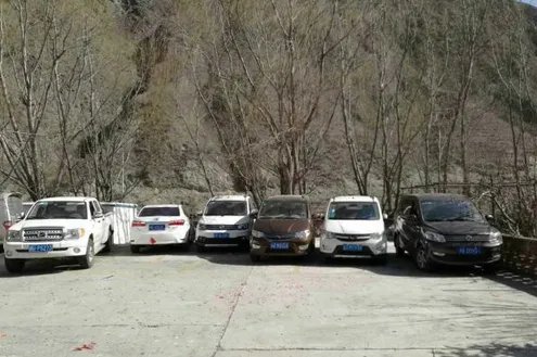 嫌犯撞开警车逃逸是怎么回事？
