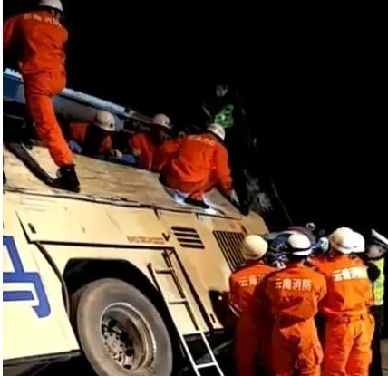 江苏教练车被货车倾轧情形如何?