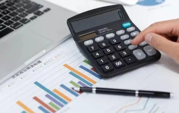 中信国安连续七年财务造假,他们可能会受到怎样的惩罚?
