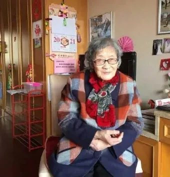 老太卖房周游世界是为什么?