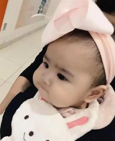 包贝尔晒女儿萌照 笑称冬至给大家发饺子