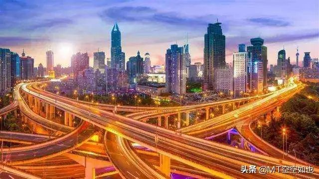 今天跟我妈说恒大75折卖房,我妈立即劝我买房,该买吗?