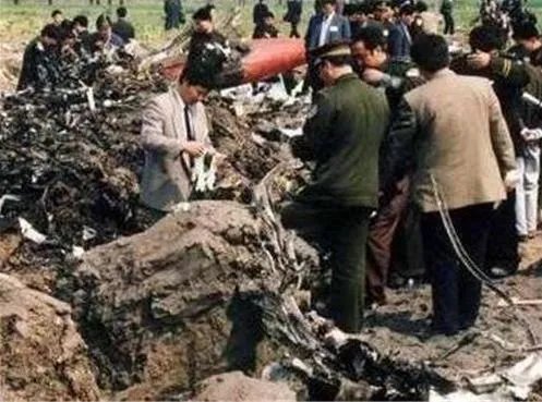 实拍99年温州空难 现场惨不忍睹(图)
