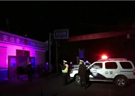 嫌犯撞开警车逃逸是怎么回事？
