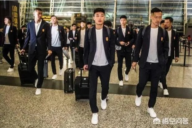 国足输给伊朗以后状态如何?他们在回国的飞机上会做什么?