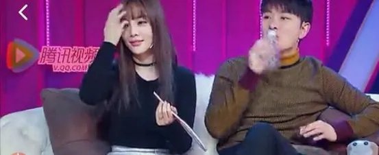 李小璐贾乃亮感情不好真的吗？