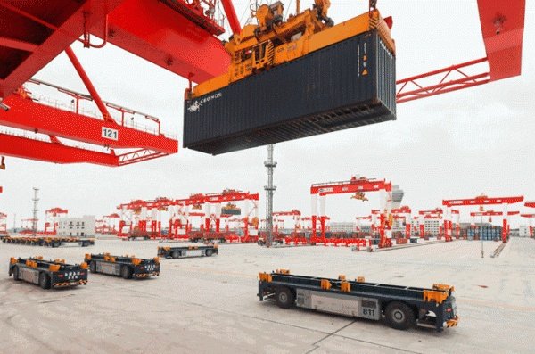 探秘中国“魔鬼码头” 自动化程度高的惊人!