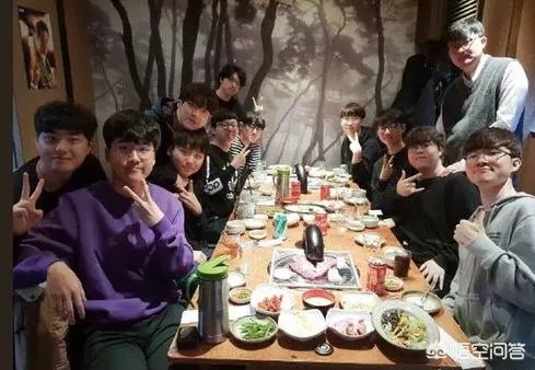 SKT散伙饭照片曝光,李哥再露迷之微笑,网友:SKT明年应该稳了!你怎么看?