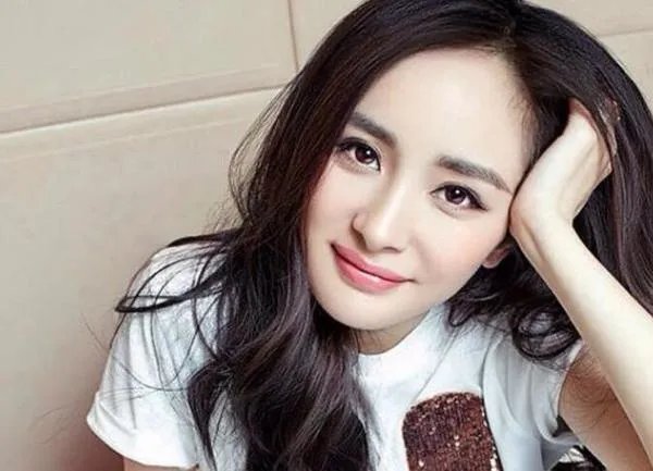 杨幂被赶出机场,大家怎么看?
