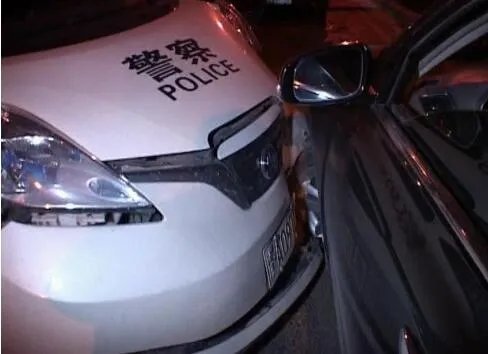 为躲检查撞警车 老司机犯大忌被刑拘
