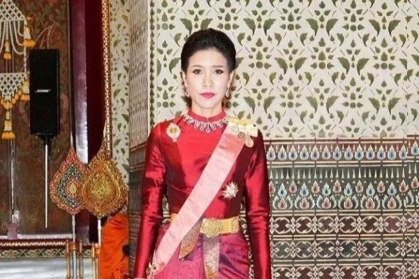 泰国贵妃被废两个月后惨死监狱,这种命运与中国古代后宫有何异同?