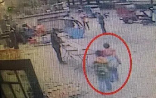 男童校门口遭姑姥锤杀 到底什么仇什么怨？