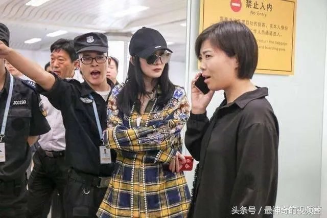 杨幂被赶出机场,大家怎么看?