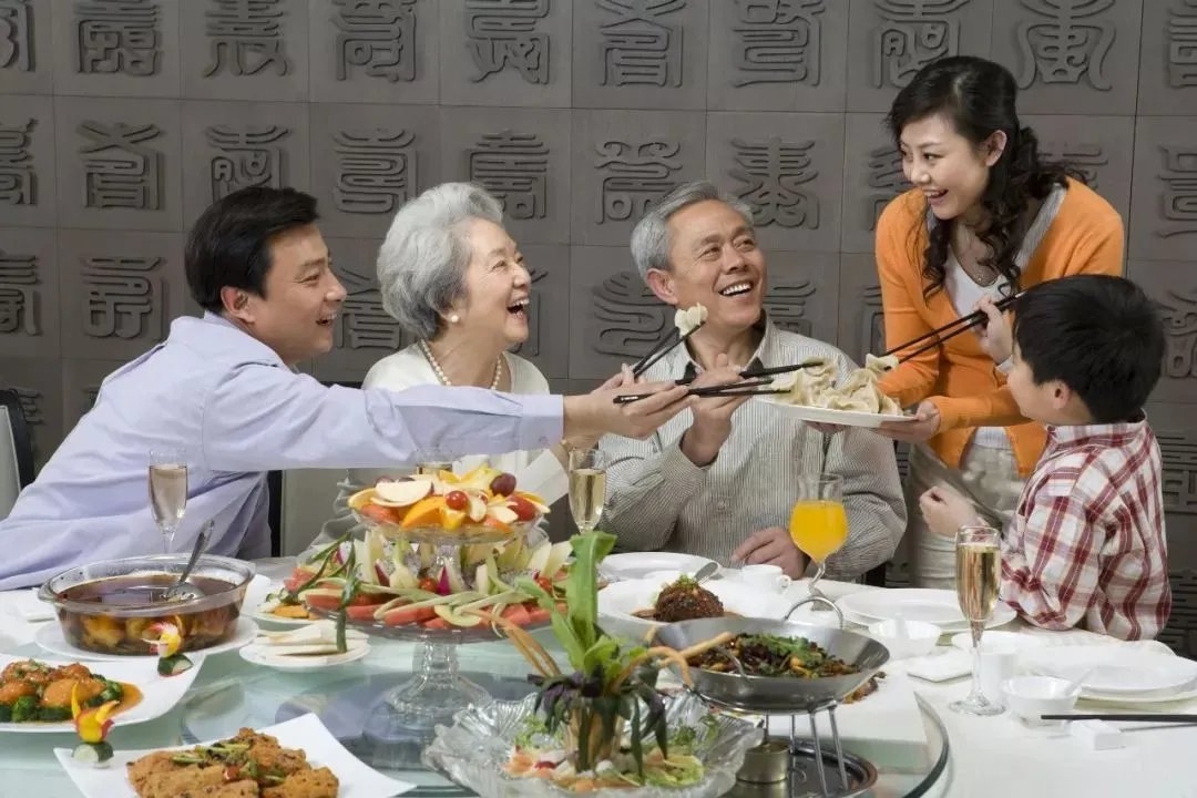 一人食小份制年夜饭需求增加，你们家的年夜饭是怎么样的？