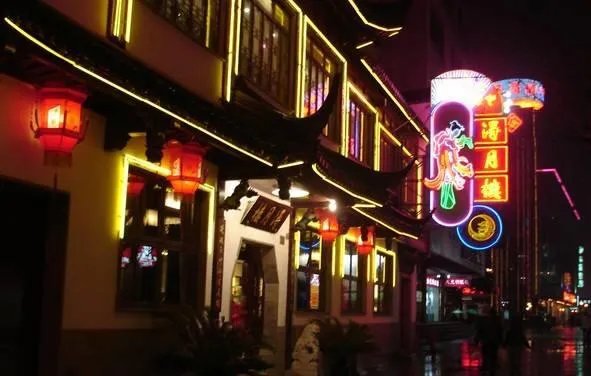 上联:落日阁中琴瑟瑟,阁下洛阳客,下联怎么对?