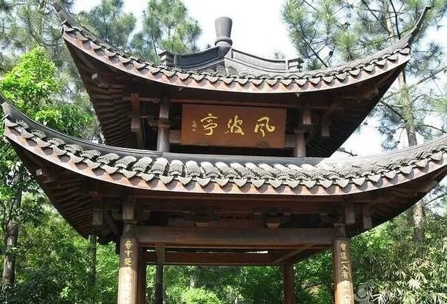 上联:落日阁中琴瑟瑟,阁下洛阳客,下联怎么对?