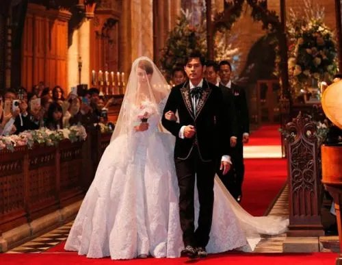 周杰伦下跪求婚 唯美过程曝光