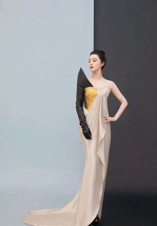 范冰冰两次现身医院，这是去月子中心吗？