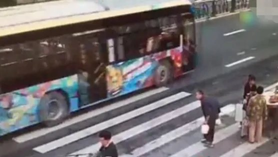 斑马线上无车让行是怎么回事？