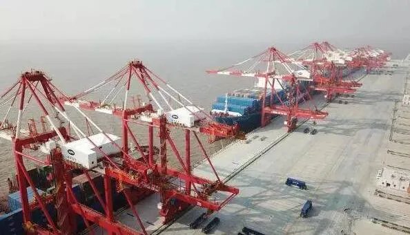 探秘中国“魔鬼码头” 自动化程度高的惊人!