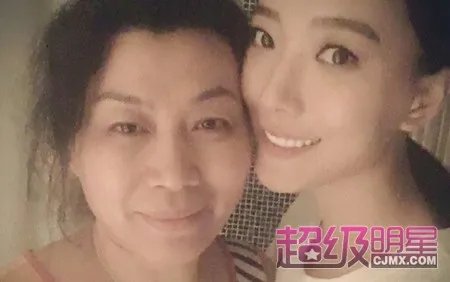 王珞丹与妈妈合影 有一种瘦是妈妈觉得你瘦