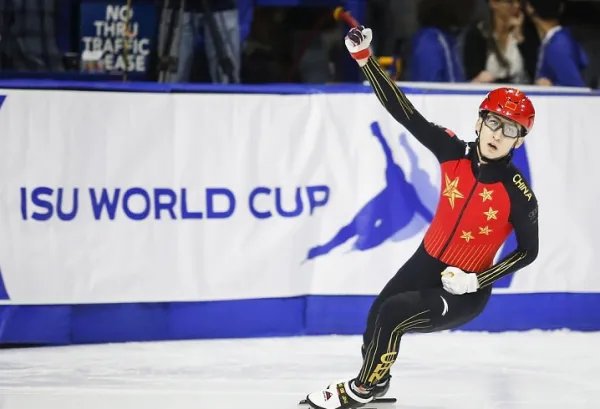 武大靖短道速滑世界杯500米夺冠,如何评价他在赛场上的表现?