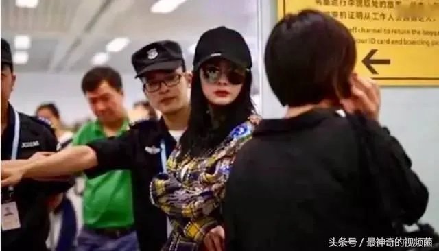 杨幂被赶出机场,大家怎么看?