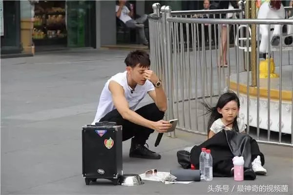杨幂被赶出机场,大家怎么看?