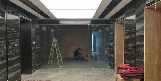 员工防毒面具上班是怎么回事?