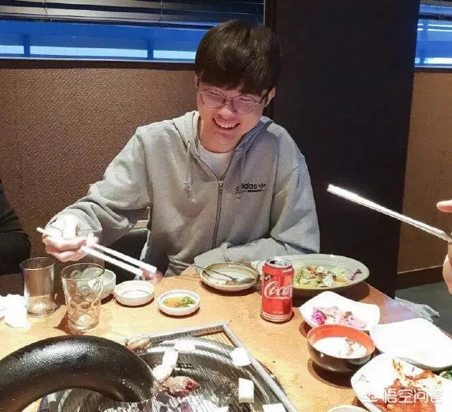 SKT散伙饭照片曝光,李哥再露迷之微笑,网友:SKT明年应该稳了!你怎么看?