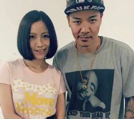 李秋泽女友身份曝光  一直是李秋泽背后的女人