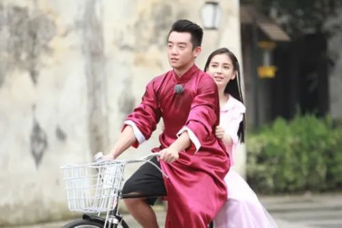 曝郑恺称baby太作 揭秘跑男团私下关系