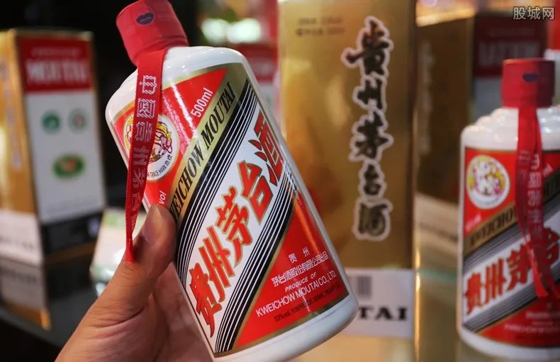贵州茅台股价突破1700元 今年累涨超多少？