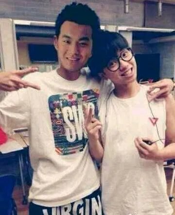 快男于湉亲华晨宇 华晨宇被索吻娇羞卖萌