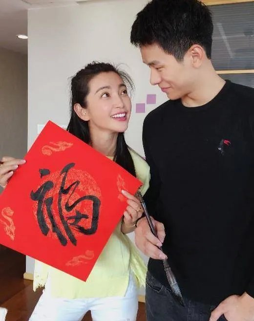 李冰冰送祝福却遭范冰冰催婚（图文）