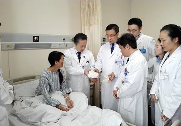27岁女子换脸是怎么回事？