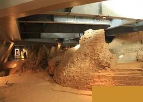白蛇之谜:原来是雷峰塔地宫藏宝藏（图）