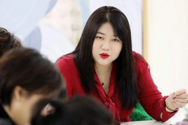 杨天真反对所有艺人恋情公开,因公布恋情事业凉凉的明星有哪些?