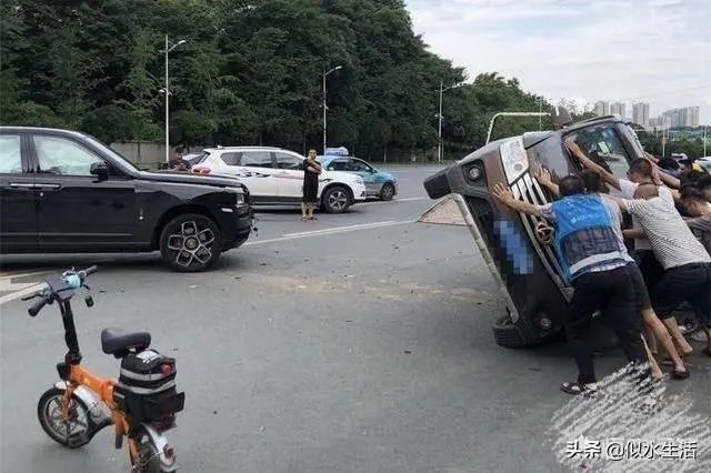 女司机开面包车与劳斯莱斯相撞,或面临200万索赔,你怎么看?