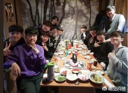 SKT散伙饭照片曝光,李哥再露迷之微笑,网友:SKT明年应该稳了!你怎么看?