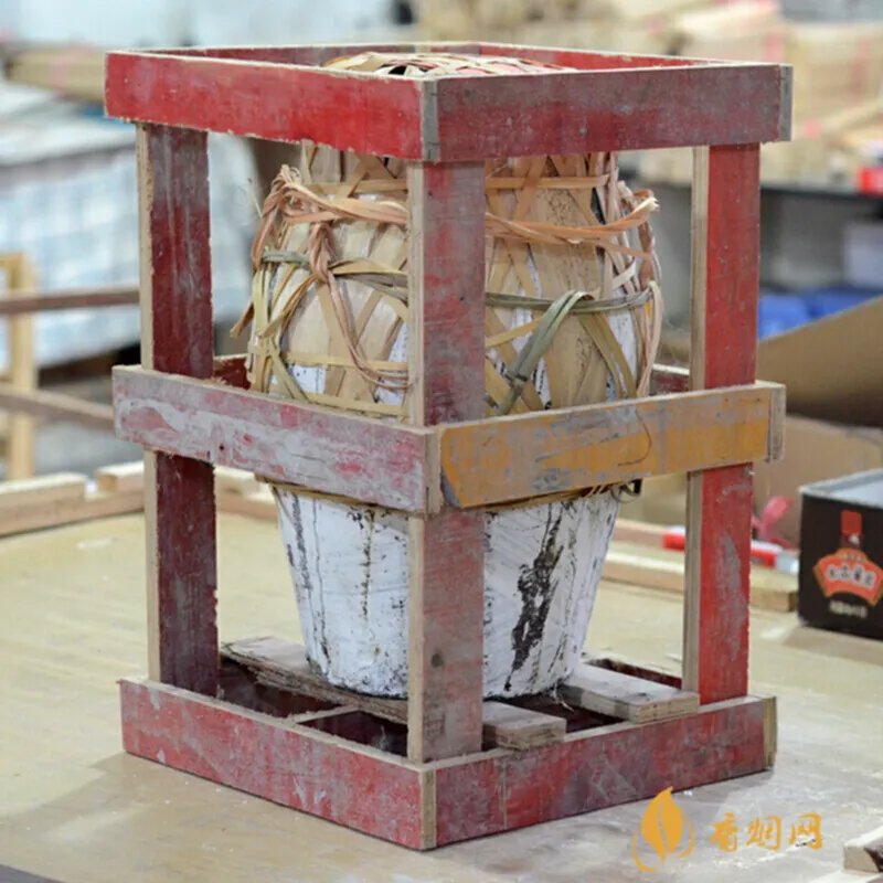 古越龙山三十年多少钱一瓶：品味源于时间，珍贵而非昂贵
