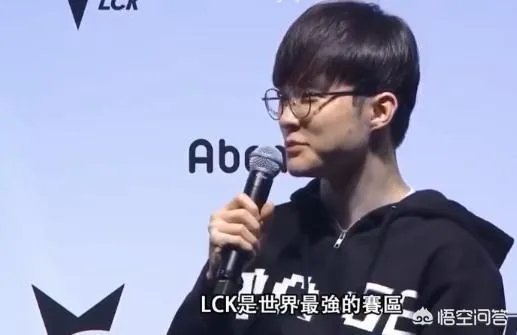 SKT散伙饭照片曝光,李哥再露迷之微笑,网友:SKT明年应该稳了!你怎么看?